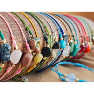 Bracelets tendance en corde avec accents dorés et pierres colorées pour la revente - Product Image 2