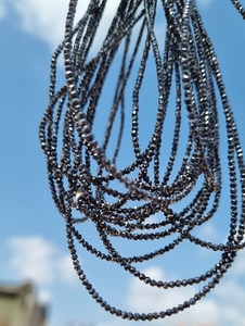 ลูกปัดเพชรโมอิสสีดำ2มม. ลูกปัดเหลี่ยมเพชรพลอยเม็ดกลมสร้อยคอเพชรเกรด AAA - Product Image 2