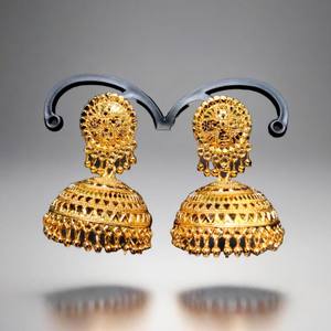 Boucles d'oreilles de qualité supérieure serties de boucles d'oreilles de style Jhumka plaquées or 22CT conçues à la mode bijoux pour femmes portées par les exportateurs - Product Image 4