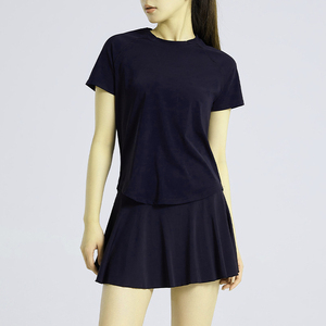 ชุดกีฬาแฟชั่นใหม่2025ฤดูร้อนสำหรับผู้หญิงเสื้อยืดระบายอากาศและกระโปรงเทนนิสสำหรับออกกำลังกายและเล่นกอล์ฟ - Product Image 2