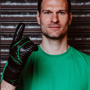 Gants de gardien de but professionnels personnalisables rouges, protection en latex de haute qualité pour l'entraînement au football, sports de plein air décontractés - Product Image 5