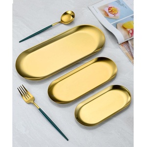 Bandeja de servicio de metal de estilo antiguo moderno chapado en oro de lujo con elementos decorativos de diseñador para servicio de alimentos - Product Image 5