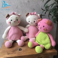 Divers modèles et couleurs Amigurumi Crochet jouets ours en peluche avec dessus rouge sans danger pour enfant