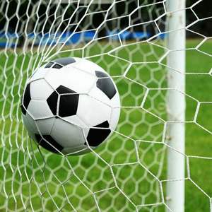 Ballon de football noir et blanc personnalisé avec des matériaux de qualité pour les jeux professionnels - Product Image 4