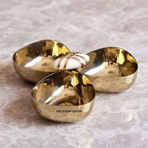 ชามตกแต่งสแตนเลสทรงแปลกตาแบบสามข้อต่อ ผิวสีทองโบราณ ขัดเงาอย่างหรูหรา ผลิตด้วยมือ - Product Image 1