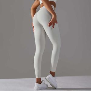 Pantalones cortos de yoga para gimnasio sin costuras de cintura alta para mujer, pantalones cortos de entrenamiento ajustados con logotipo personalizado de catión, cintura elástica sólida - Product Image 4