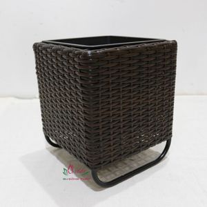 Pots de fleurs carrés en plastique pour les besoins de jardinage intérieur et extérieur - Product Image 6