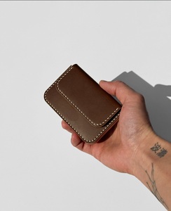 Cartera de cuero clásica para hombres Precio al por mayor seguro Carteras hechas a mano Uso comercial Elegante increíble tendencia de cartera de cuero para hombres - Product Image 1