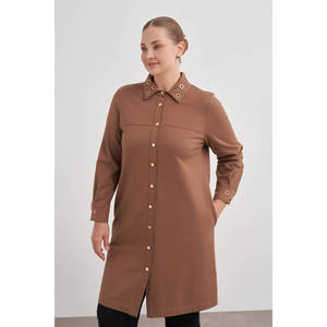 Puerta Casual con Detalle de Ojales Camel - Product Image 2