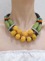 Ensemble élégant collier et boucles d'oreilles en résine fait main, bijoux stylés à grosses perles, collier ras-du-cou en acrylique pour femme, artisanat en résine