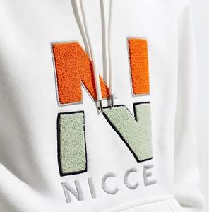 Sweat à capuche thermique personnalisé avec étiquettes personnalisées de grande taille en polaire de qualité supérieure avec broderie en chenille multicolore - Product Image 5