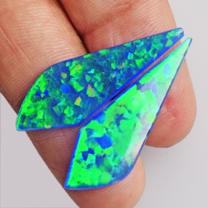 Paire d'opales de feu bleu-vert étincelantes, 8 carats au total, taille cabochon 32x11x2 MM, forme fantaisie, pour la fabrication de boucles d'oreilles, pierres précieuses de créateur - Product Image 4