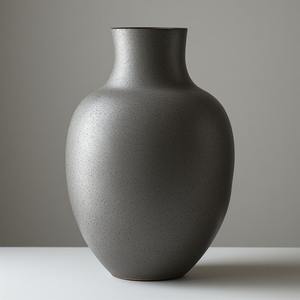 Jarrón de metal clásico hecho a mano con acabado liso, ideal para un estilo interior premium y exhibiciones de arreglos florales de temporada - Product Image 3