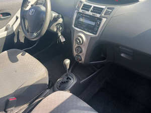 รถยนต์มือสองคุณภาพดีราคาประหยัด ปี 2010 โตโยต้า ยาริส พวงมาลัยซ้าย - Product Image 2