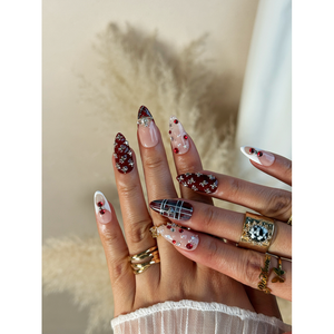 Crimson Love Heirloom – Faux ongles à presser élégants pour femmes - Product Image 2