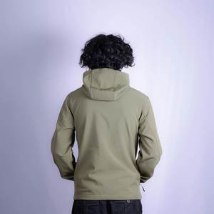 เสื้อแจ็คเก็ตผู้ชายแบบมีฮู้ดกันน้ำกันลม ยี่ห้อ Navigate รุ่น Softshell - Product Image 4