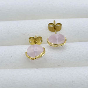 Pendientes Colgantes de Latón Hechos a Mano de 8mm al por Mayor, Cuentas de Cuarzo Rosa Natural, Estilo Vintage con Baño de Oro de 14k - Product Image 3