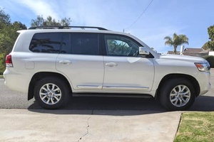 TOYOTA LAND CRUISER 2020 EXTRÊMEMENT PROPRE, MOTEUR V8 5.7L, 4X4, PRÊT À LIVRER - Product Image 3