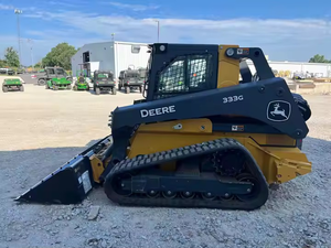 รถตักล้อยางขนาดเล็กมือสอง ยี่ห้อ John Deere รุ่น 333G พร้อมบุ้งกี๋ สำหรับงานก่อสร้างในฟาร์ม - Product Image 2
