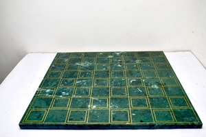 Jeu d'échecs en laiton artisanal avec plateau en marbre vert poli, élégant, luxueux, écologique, pliable, jeu de stratégie, décoration, cadeau - Product Image 5