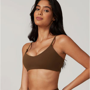 Sujetador Deportivo Talla Grande Maroon Maeve de Alta Demanda, Elegante Escote Cuadrado, Espalda Transpirable, Secado Rápido, Ideal para Gimnasio - Product Image 1