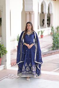 Fournisseur en gros de robes Anarkali en soie Vichitra avec broderie de sequins, robes Anarkali pakistanaises pour la vente à l'exportation - Product Image 3