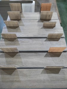 Vietnam usine de haute qualité en arête de poisson foshan plastique marmer noyau rigide carreaux de bois chevrons clic imperméable sur sol spc - Product Image 3