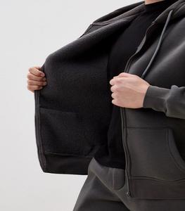 ชุดวอร์มผู้ชายคุณภาพดีเยี่ยมแบบใหม่ ผ้าเนื้อยืด ระบายเหงื่อได้ดี มีฮู้ด ปิดด้วยเชือกผูก พิมพ์ลาย โชว์กล้ามเนื้อ เหมาะสำหรับฤดูหนาว เป็นมิตรต่อสิ่งแวดล้อม - Product Image 2