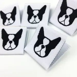 Étiquettes de cou en satin polyester damassé avec logo de marque personnalisé étiquettes tissées avec pli d'extrémité pour vêtements vêtements fer à repasser au dos - Product Image 1