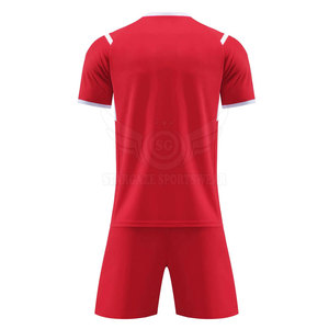Vente en gros d'uniformes de football personnalisés uniformes de football respirants avec impression par sublimation et uniformes de football grande taille - Product Image 2