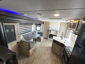 Autocaravana Usada 2022 F-o-r-e-s-t R-i-v-e-r A-l-p-h-a W-o-l-f 23DBH-L - Product Image 4