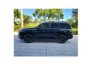 Bonne affaire Certifié d'occasion 2023 Lexus GX 460 Black Line Edition AWD-Expédition disponible - Product Image 3