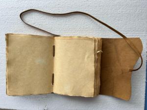 Diarios de cuero rústico de tema vintage de aspecto antiguo de ágata hechos a medida con papeles con bordes antiguos - Product Image 5