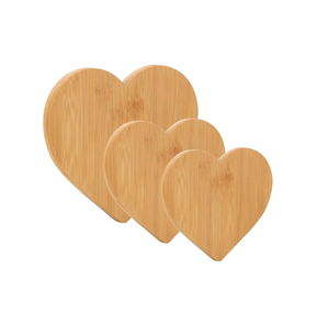 Planche à découper décorative en bois en forme de cœur, planche à découper avec poignée interne pour la maison, différentes tailles - Product Image 1