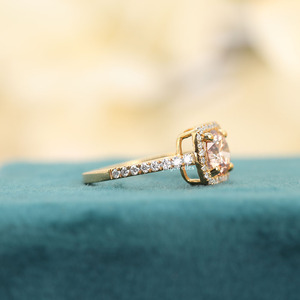 Anillo de diamante cultivado en laboratorio con corte de cojín de oro macizo de 14 quilates para mujer, anillo de aniversario de promesa de diseño único mínimo torcido IGI Trendy - Product Image 2