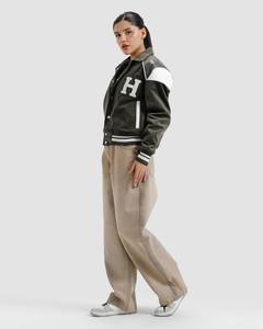 เสื้อแจ็คเก็ตเบสบอลแฟชั่นผู้หญิง คอลเลคชั่นใหม่ ฤดูใบไม้ผลิ-ฤดูใบไม้ร่วง ปี 2025-26 ลายพิมพ์สไตล์วาร์ซิตี้ มีกระเป๋า แนวสตรีท สีไล่ระดับ - Product Image 5