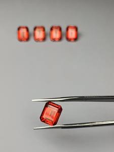 พลอยแซฟไฟร์สีส้มพัพพาราชชาคุณภาพสูง ผลิตในห้องปฏิบัติการ ขนาด 8x10 มม. รูปทรงแปดเหลี่ยม แบบสเต็ป/ทรงเอเมอรัลด์ น้ำหนัก 4.55 กะรัต สำหรับทำเครื่องประดับ - Product Image 3