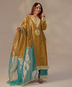 Lujo paquistaní Salwar Kameez Pure Heavy Chinnon Seda con bordado pesado Codificación disponible a precios asequibles - Product Image 3