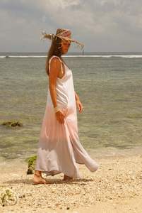 Robes élégantes de haute qualité pour dames Dernier produit fabriqué à la main Nouveau design Taille naturelle Costumes pour femmes pour la fête - Product Image 2