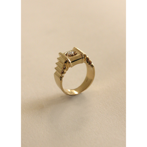 Anillo de Diamantes de 14k Estilo Art Deco Vintage con Elegante Diseño de Escalones - Product Image 3