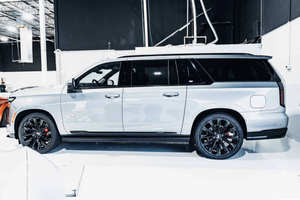 Cadillac Escalade-V ESV 2025 Estándar de Fábrica Disponible para la Venta - Product Image 3