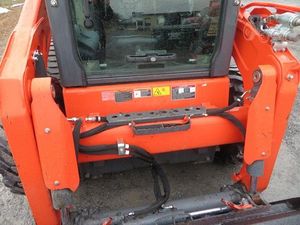 รถตักล้อยาง KUBOTA SSV75 พร้อมเครื่องยนต์ดีเซล 4 จังหวะ หลายสูบ 70 ซีซี ระบายความร้อนด้วยน้ำ ให้ผลผลิตสูง สตาร์ทด้วยเท้า - Product Image 6