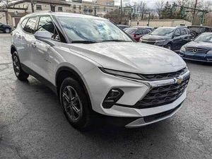 Chevrolet Blazer 2LT FWD 2024 d'occasion, sièges en cuir, caméra de recul, conduite à gauche, normes d'émission Euro IV, phares au xénon, écran tactile - Product Image 5