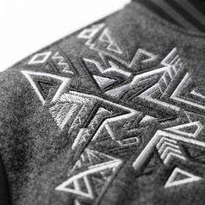 Chaqueta Bomber Varsity de Materiales Mixtos, Personalizada, Original, Cuerpo de Lana, Mangas de Cuero Sintético, Puños Acanalados, Estilo Urbano, Invierno - Product Image 6