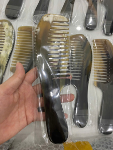 Peine de pelo de cuerno de búfalo Natural 100 por ciento con dientes finos hecho a mano en Vietnam para venta al por mayor marca personalizada disponible - Product Image 4