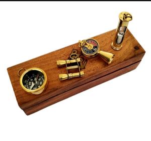 เซ็ตเข็มทิศนาฬิกาทรายสำหรับเป็นของขวัญของเก่าโรงเรียนและสำนักงานบ้านทรายสีเขียวพร้อมแหวนทองเหลือง - Product Image 1