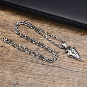Collier Pendentif Géométrique Tendance Hip Hop en Argent Sterling Plaqué Or avec Diamant de Laboratoire – Bijoux et Accessoires pour Hommes en Gros - Product Image 3