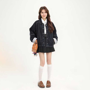 Veste en denim brut d'hiver pour femmes sur mesure avec boutons recouverts Respirante et écologique Vente en gros d'usine - Product Image 5