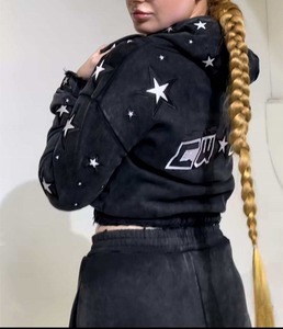 ชุดเซ็ตเสื้อฮู้ดครอปซิปและกางเกงจ็อกเกอร์จาก Sial Apparel ผ้าฝ้ายเฟรนช์เทอร์รี่ปักลายสไตล์วินเทจ แต่งดีเทลขาดๆ แบบ Distressed พร้อมกางเกงทรงสแต็ค - Product Image 4