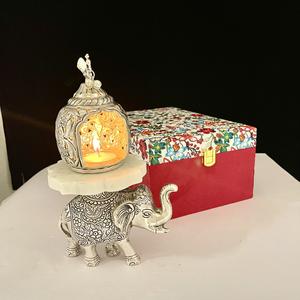 Éléphant en argent plaqué avec porte-bougie et boîte cadeau élégante - Product Image 1